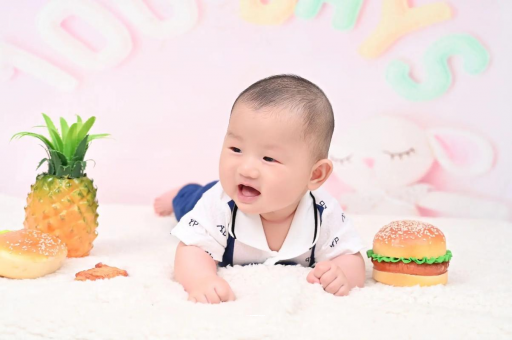 山南宝宝在妈妈肚子里